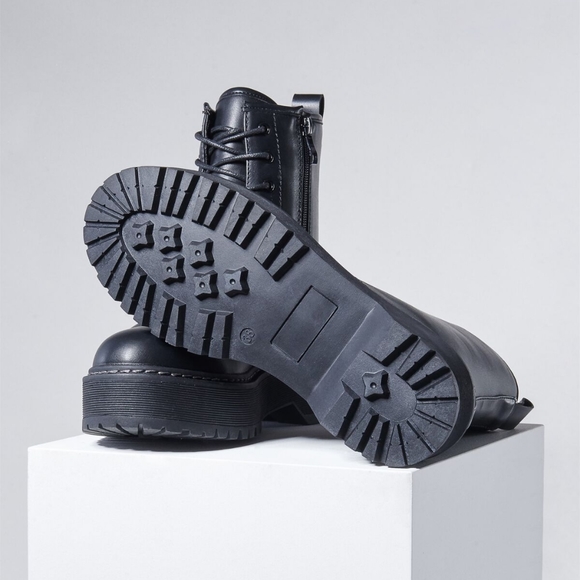 Steve Madden Bettyy Boots - Picture 4 of 6